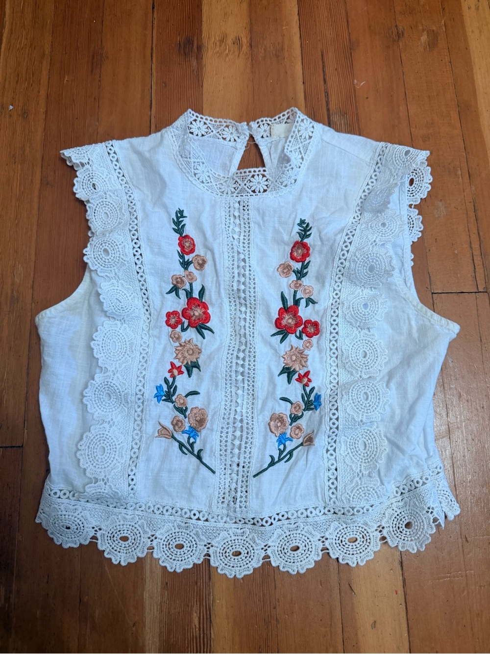 Altar'd State White Crochet Lace Embroidered Floral Cropped Tank Top Size Small